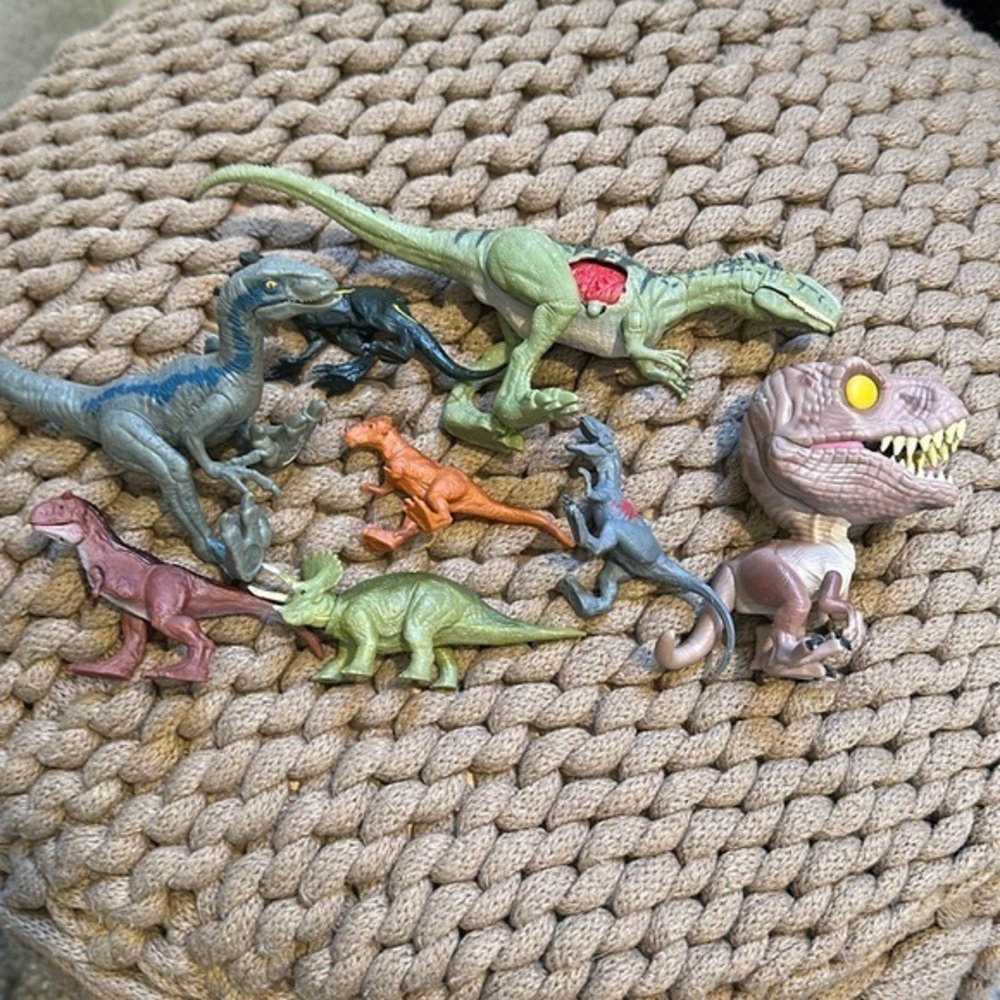Jurassic Park Dinosaur lot / funko Velociraptor #549 Collectible Vinyl toys